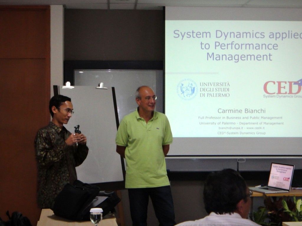 Foto Professor Carmine Bianchi dalam seminar di PPM